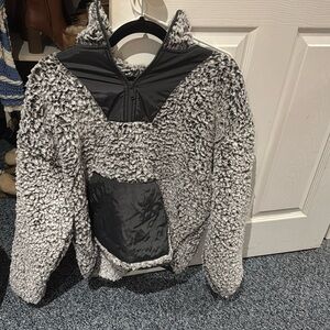 Express size M quarter zip Sherpa